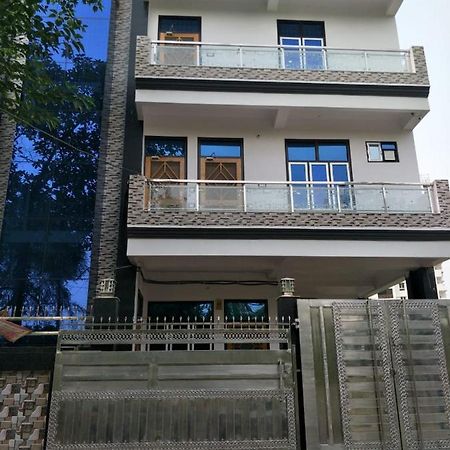 Surabhi Garden Inn Lucknow Zewnętrze zdjęcie