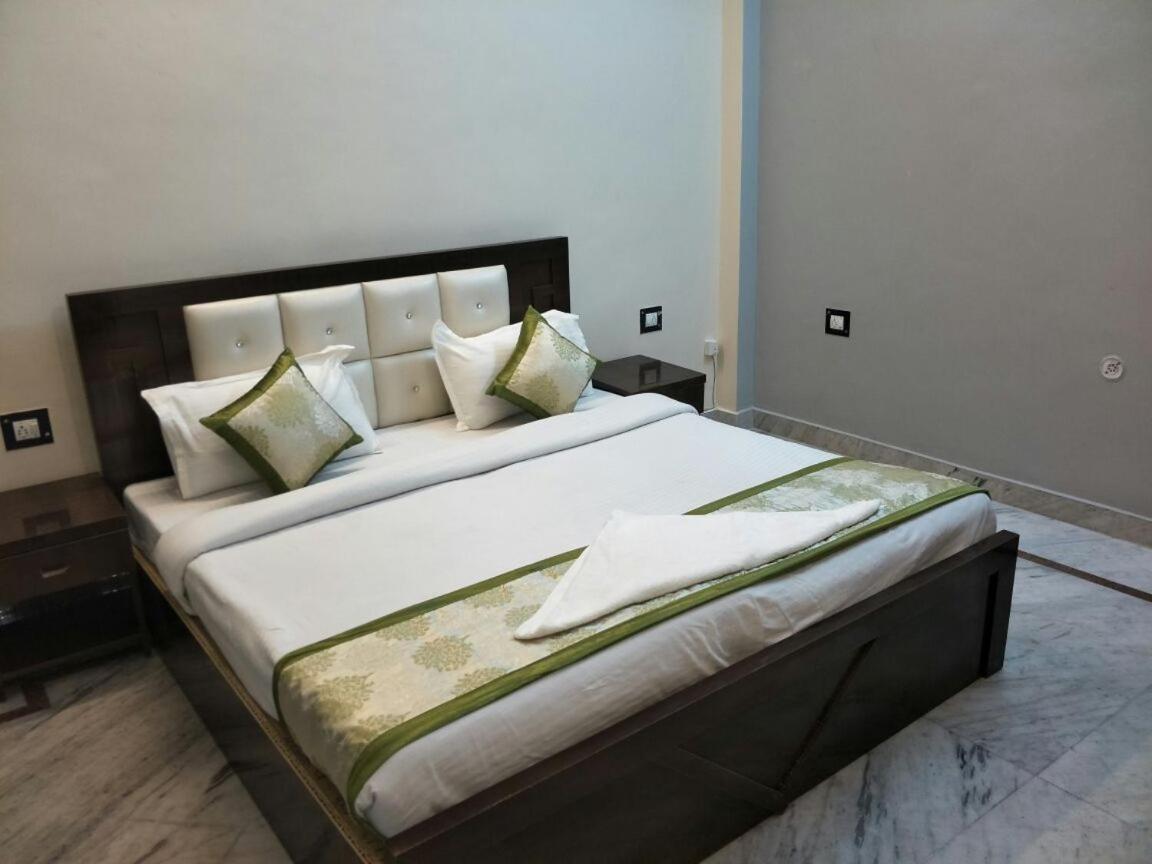 Surabhi Garden Inn Lucknow Zewnętrze zdjęcie