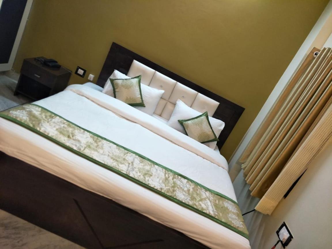 Surabhi Garden Inn Lucknow Zewnętrze zdjęcie