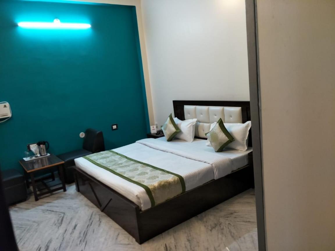 Surabhi Garden Inn Lucknow Zewnętrze zdjęcie