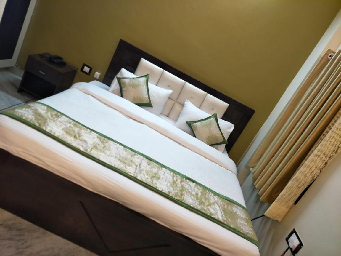 Surabhi Garden Inn Lucknow Zewnętrze zdjęcie