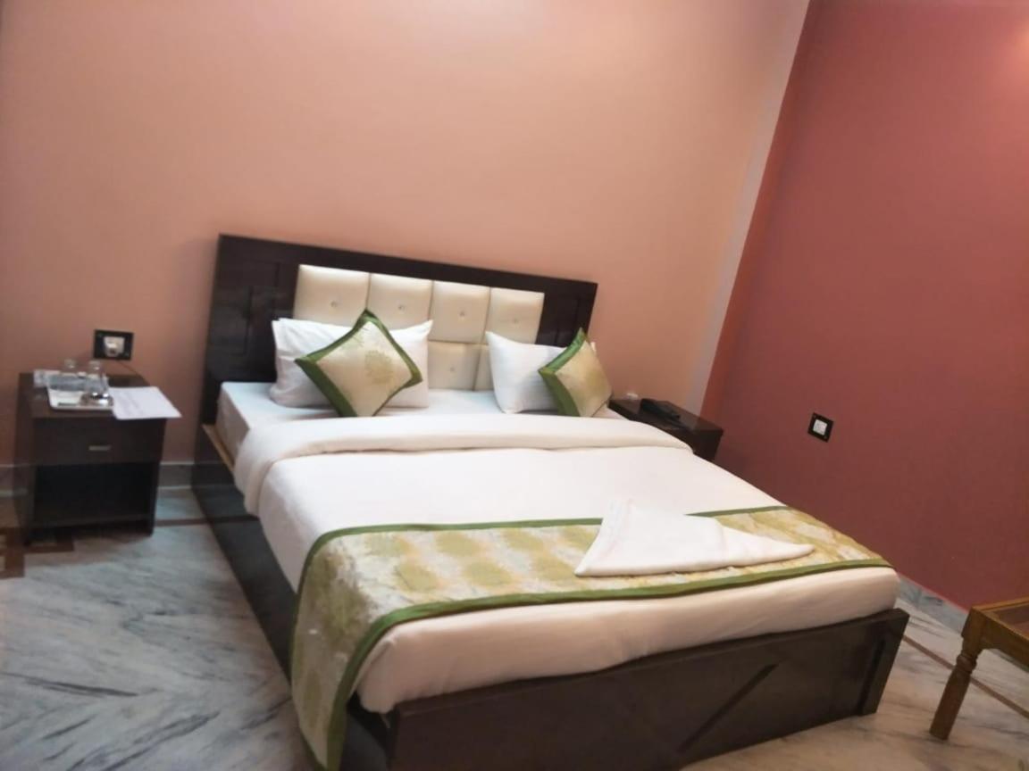 Surabhi Garden Inn Lucknow Zewnętrze zdjęcie