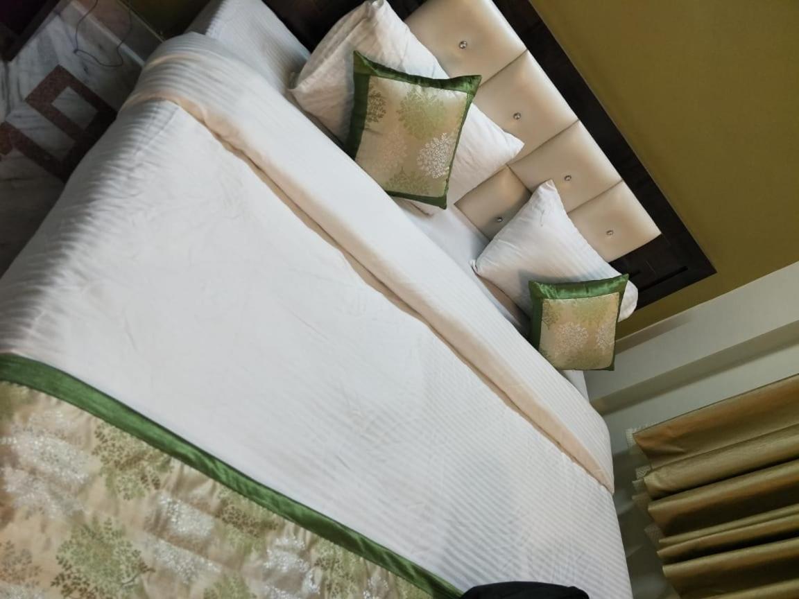 Surabhi Garden Inn Lucknow Zewnętrze zdjęcie